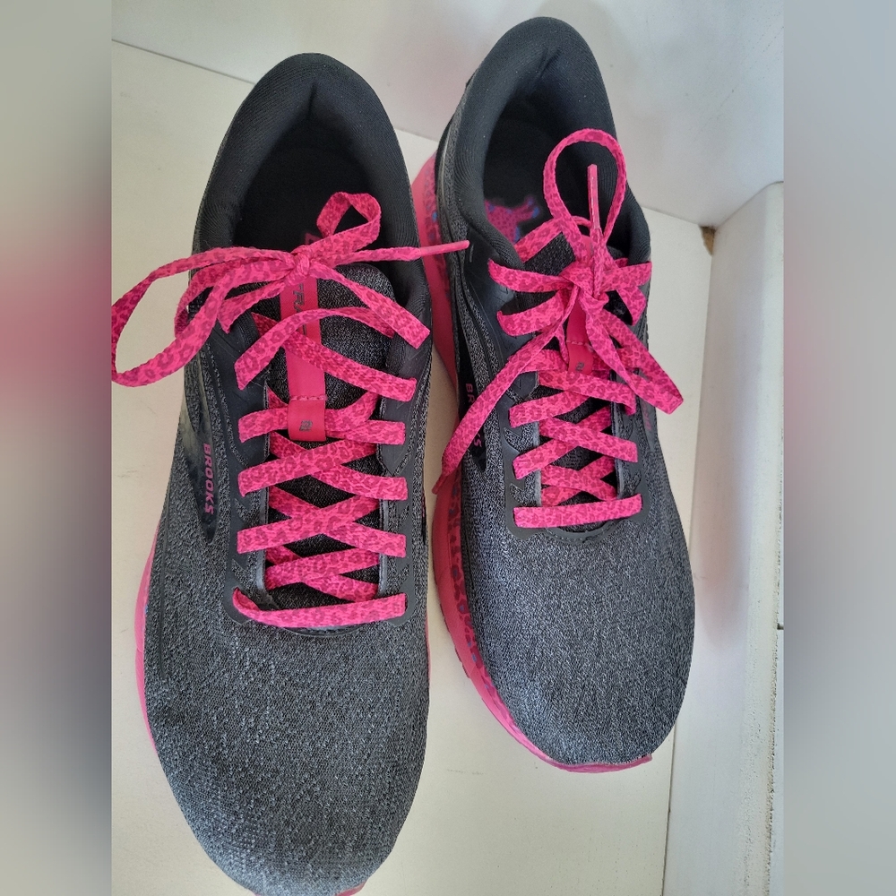 Brooks Women's Gray and Pink Running Shoes